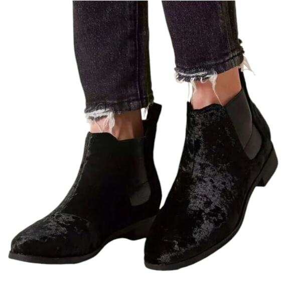 Toms Ella Chelsea Boots‎ Women's Size US 9 Crushed Velvet Black - Picture 1 of 14